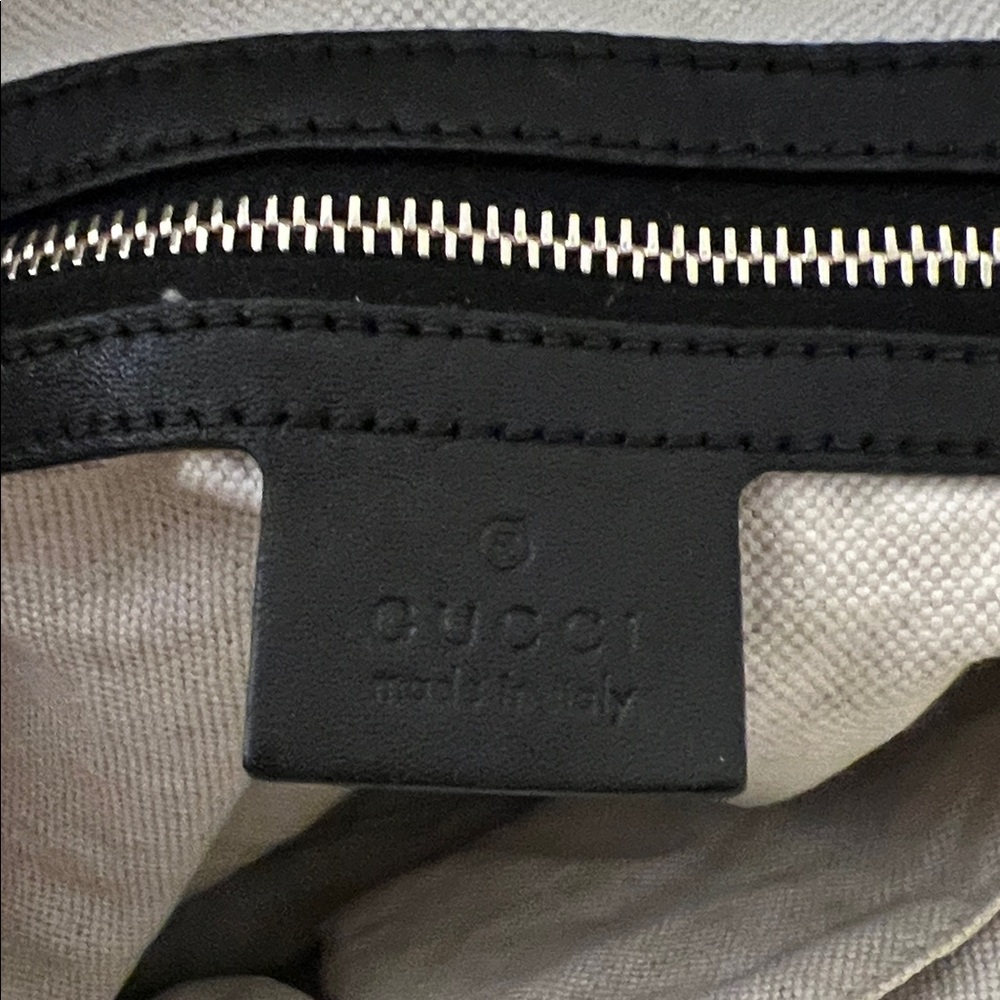 Gucci Black Textured Leather Shoulder Bag - Picture 8 of 11
